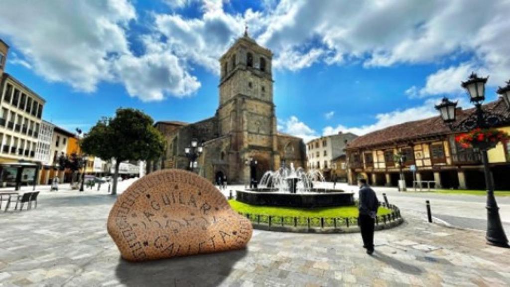 Recreación de la “Galleta de Aguilar de Campóo” emplazada en pleno centro de la localidad palentina