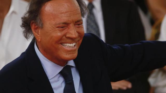 Julio Iglesias.