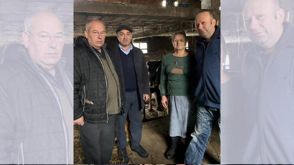 Visita del alcalde y teniente de alcalde a la familia de ganaderos afectada