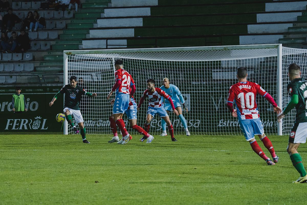 Un momento del encuentro entre el Racing de Ferrol y el CD Lugo en A Malata (Estrella Galicia).