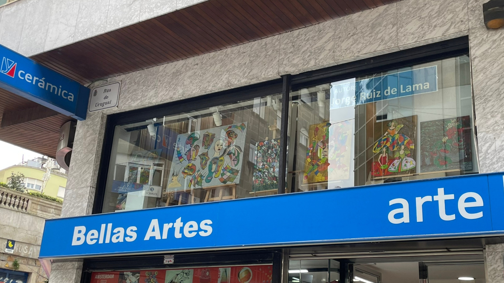 Escaparate de la tienda Arte y Cerámica de Vigo. Fotos: Treintayseis