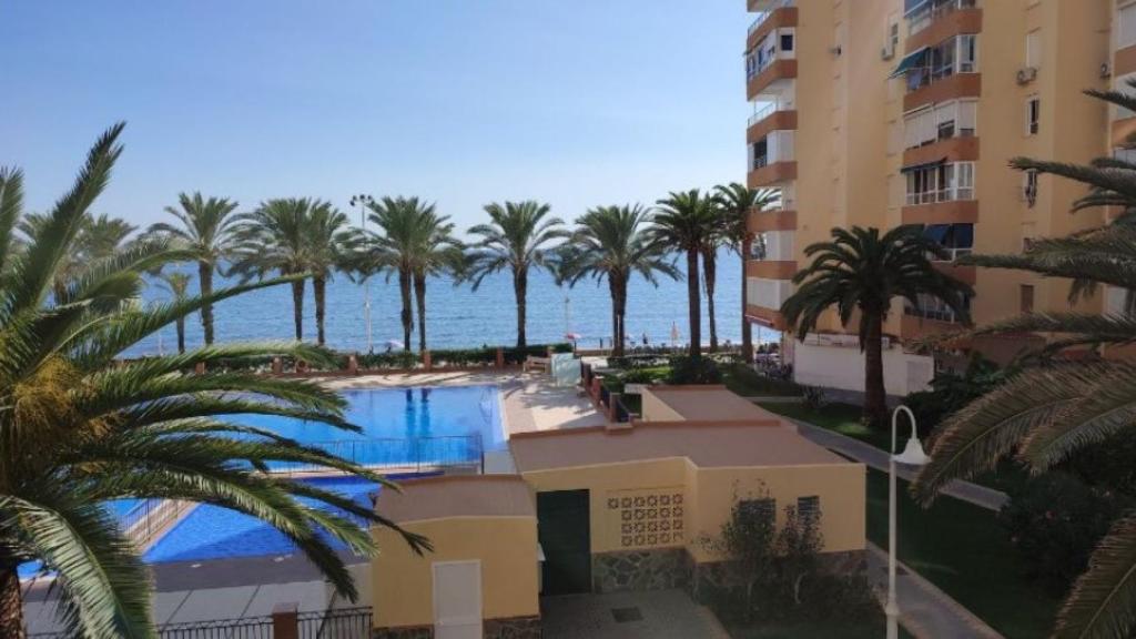 Una promoción con pisos en alquiler en Algarrobo costa.