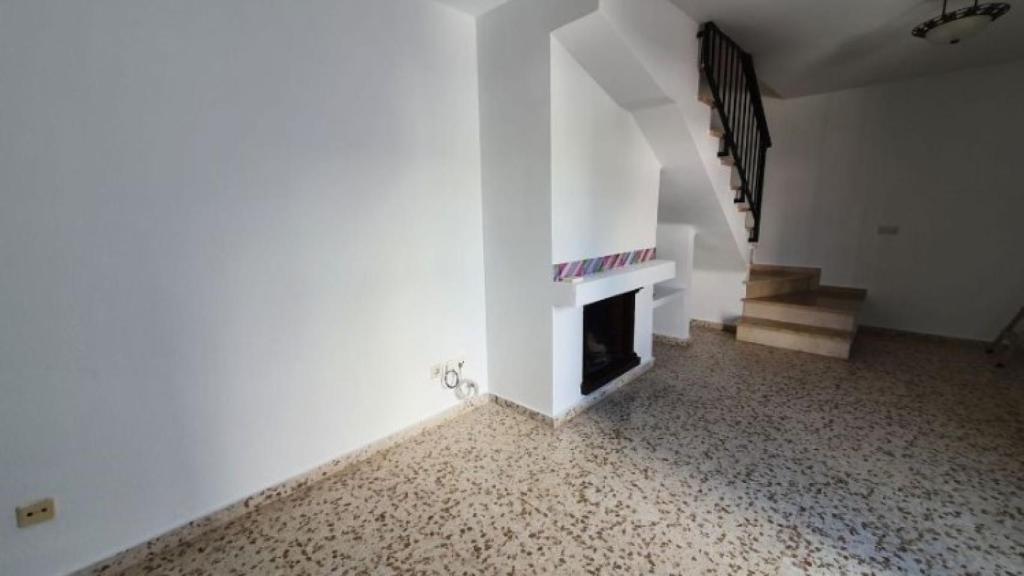 Interior de un chalé en la calle Torre en Alhaurín de la Torre.