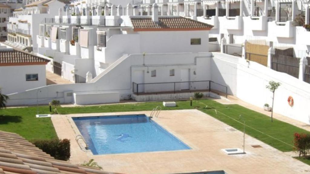 Un chalé adosado en Manilva por el que piden 800 euros al mes.