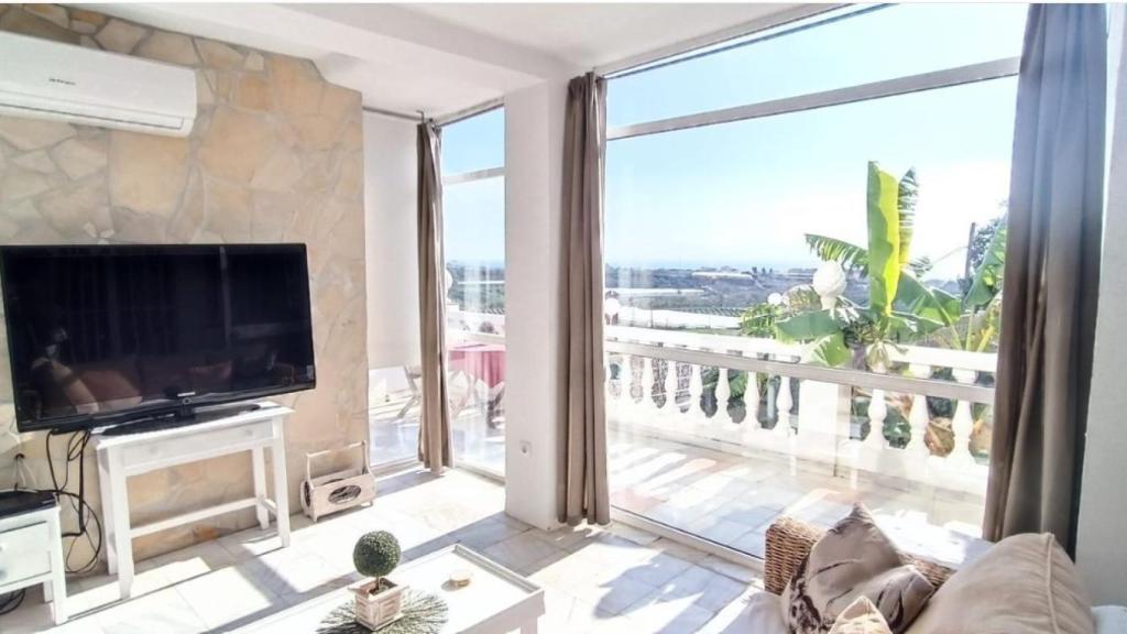 El salón de un chalé adosado que se alquila en Torrox.