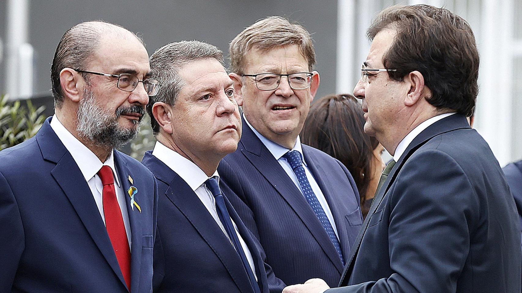 De izquierda a derecha: el presidente de Aragón, Javier Lambán; el de Castilla-La Mancha, Emiliano García-Page; el de la Comunidad Valenciana, Ximo Puig, y el de Extremadura, Guillermo Fernández Vara.