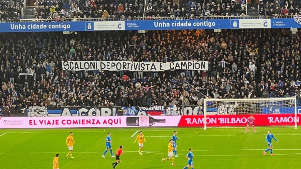 Homenaje a Scaloni en Riazor.