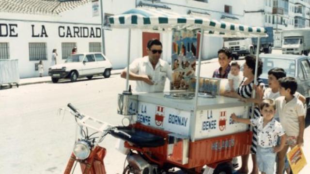 Uno de los motocarros con los que la Ibense vendía helados en los años 80.