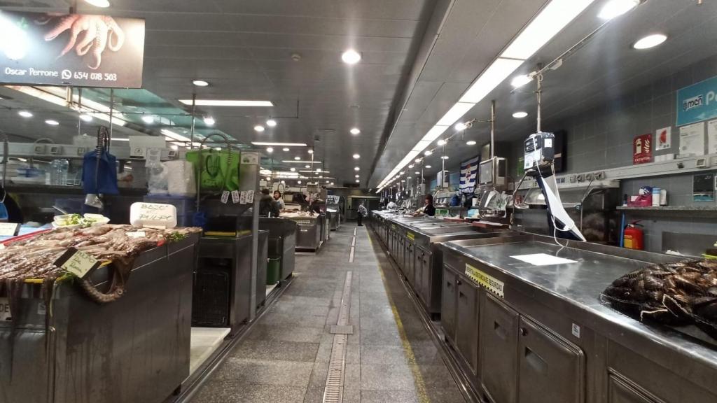 Interior del mercado de la plaza de Lugo en A Coruña.