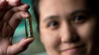 Mya Le Thai con la batería.