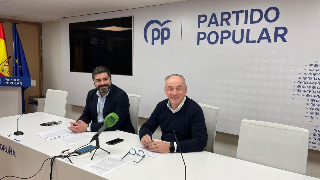 Miguel Lorenzo en la sede del PP de A Coruña.
