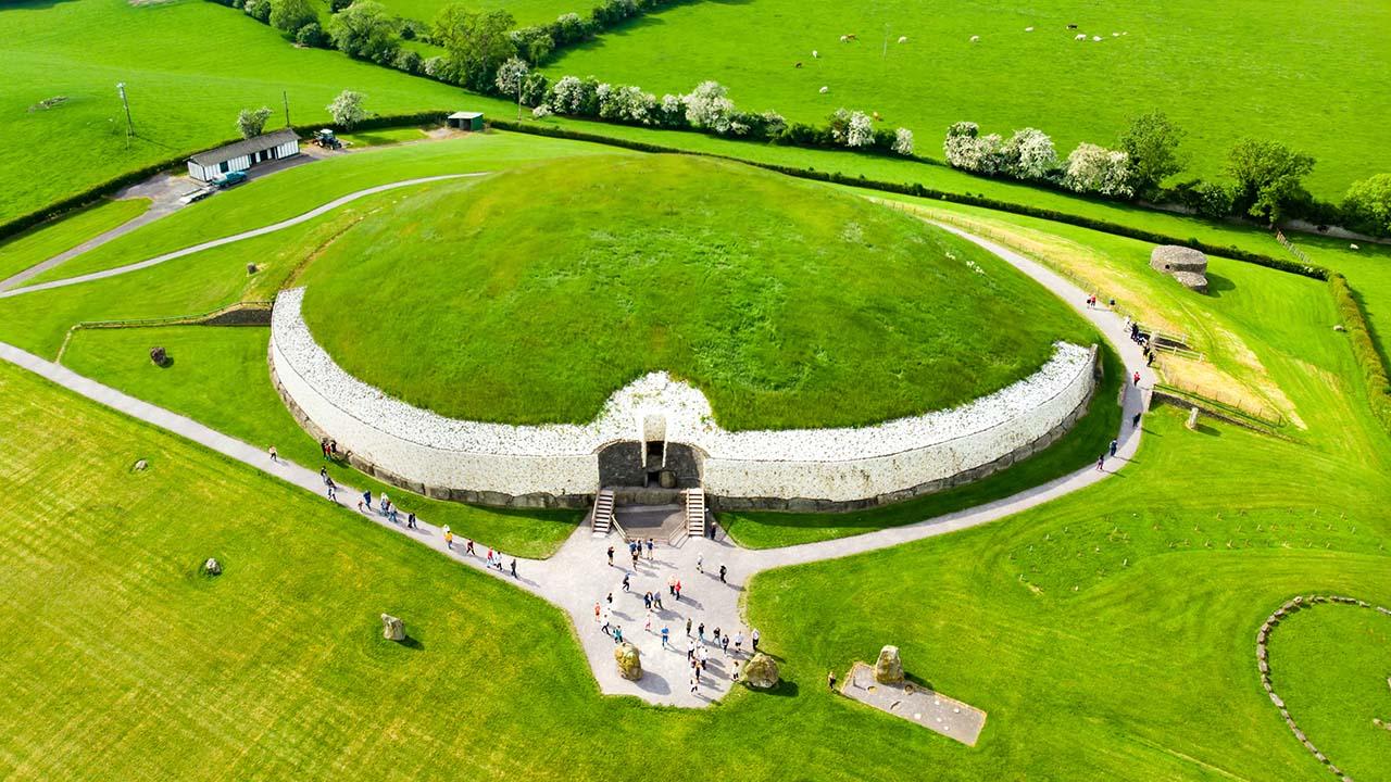 Newgrange. https://www.edublin.com.br