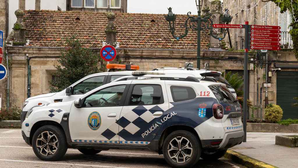 Vehículo de la Policía Local de Tui.