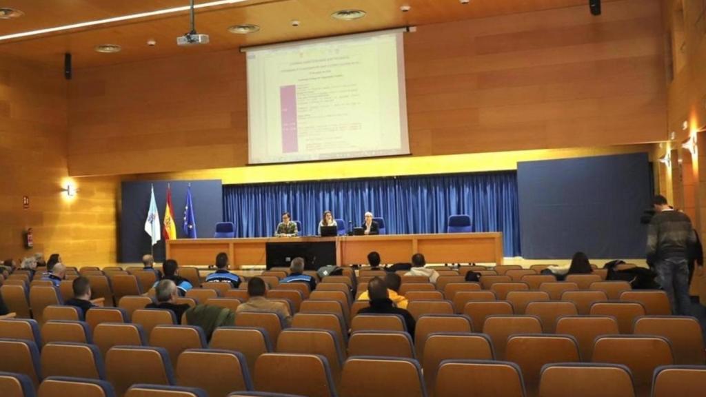 Inauguración de la jornada de formación policial en A Estrada, con la secretaria de Estado de Igualdad y sin presencia de los cargos de la Xunta que tenían previsto acudir