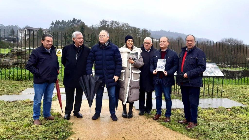 Participantes en la presentación del libro de la Asociación Cultural Rocha Forte.