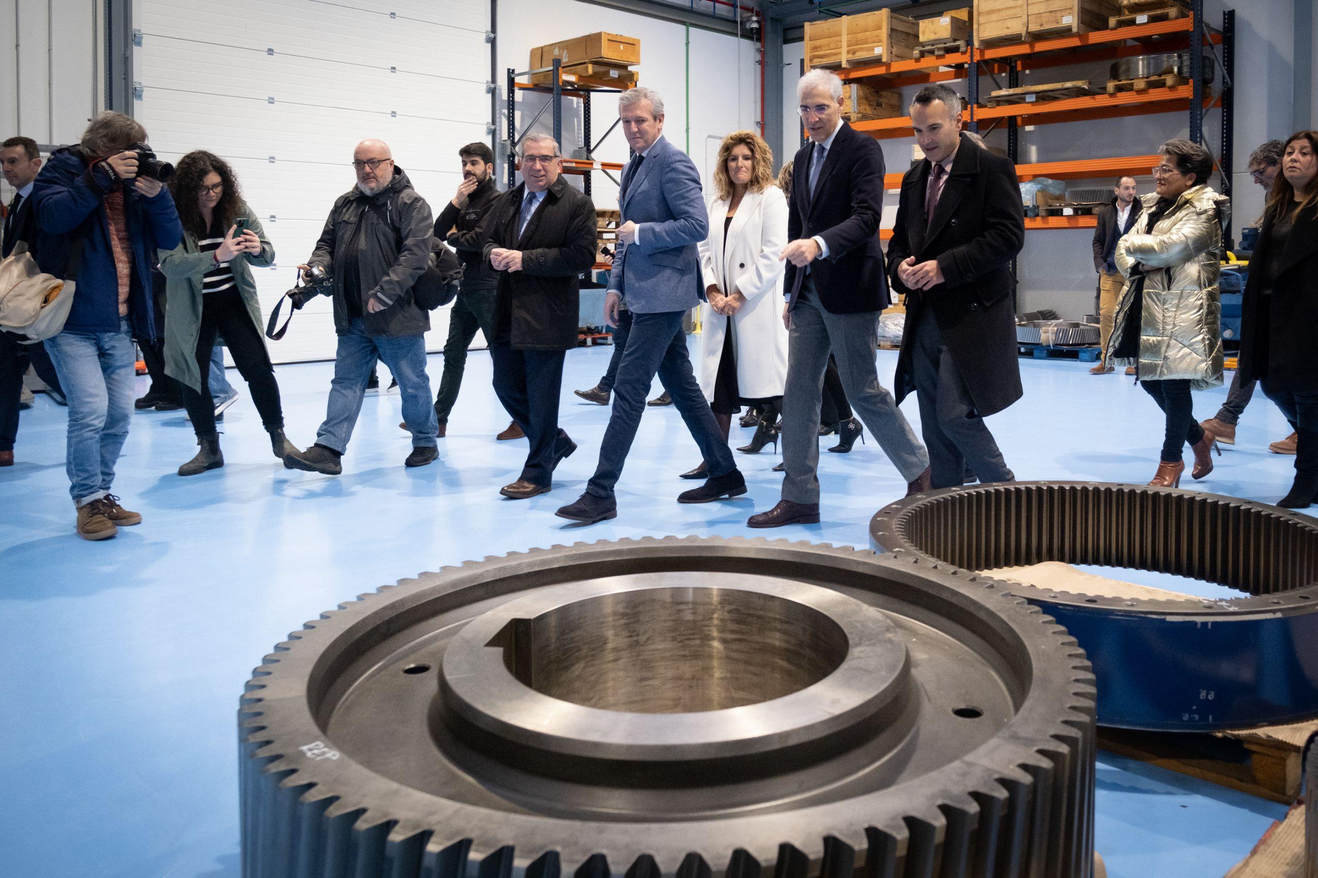 O presidente da Xunta, Alfonso Rueda, acompañado do vicepresidente primeiro e conselleiro de Economía, Industria e Innovación, Francisco Conde, visita as instalacións do grupo Intaf de maquinaria industrial. Narón, 16/01/23.