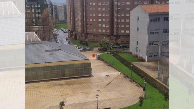Acceso peatonal al mercado e instituto del barrio de A Dormideras cortado a causa del temporal.