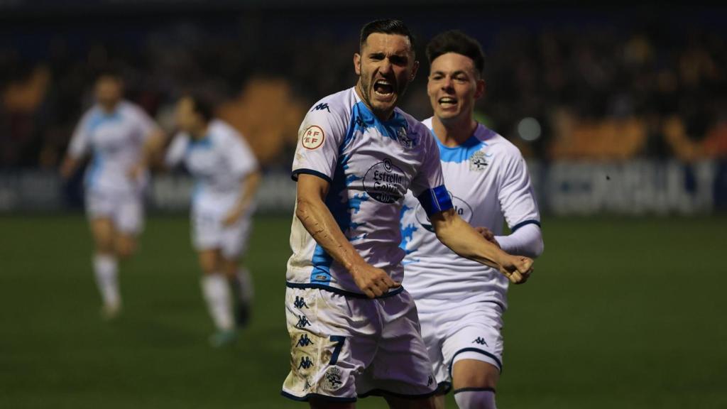 Lucas Pérez celebra su gol contra el Alcorcón.