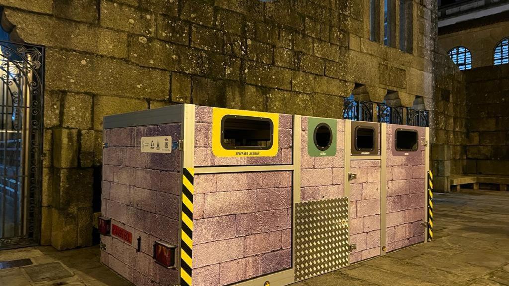 Punto de recogida de basura selectivo en la plaza de Abastos