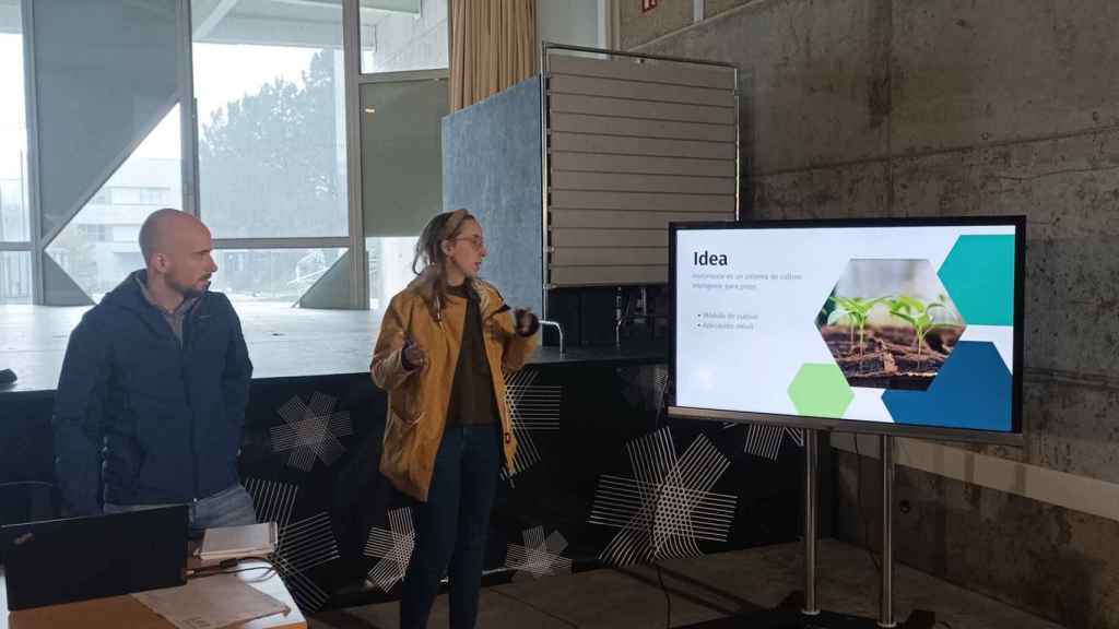 Jesús Valverde y María Cabrero durante una presentación de su proyecto.