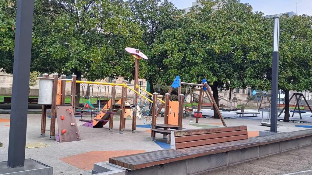 Parque infantil de plaza Pontevedra.