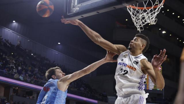 Walter Tavares pone un tapón a Marko Ludovic