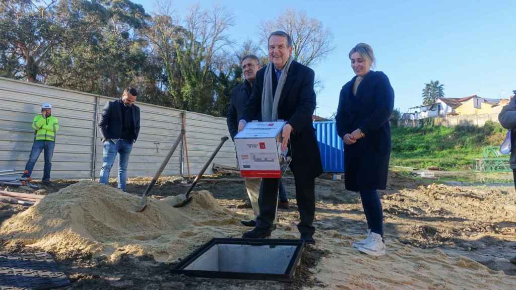 Abel Caballero inaugura la obra del parque de bomberos.