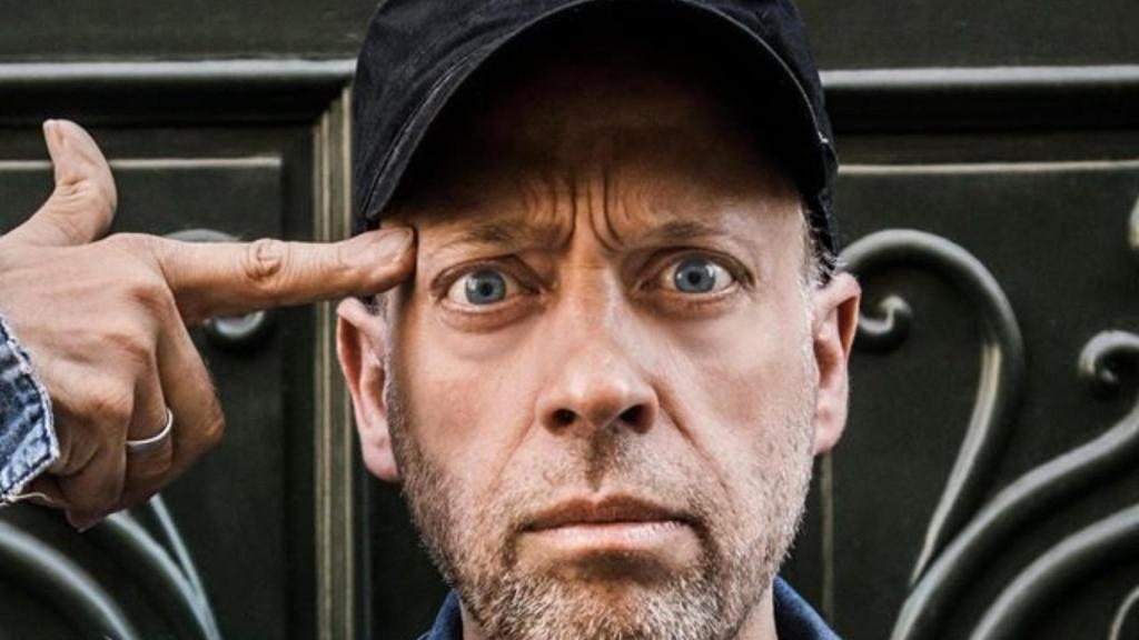 El artista coruñés Carlos Bau premiado como músico más recomendado para bodas