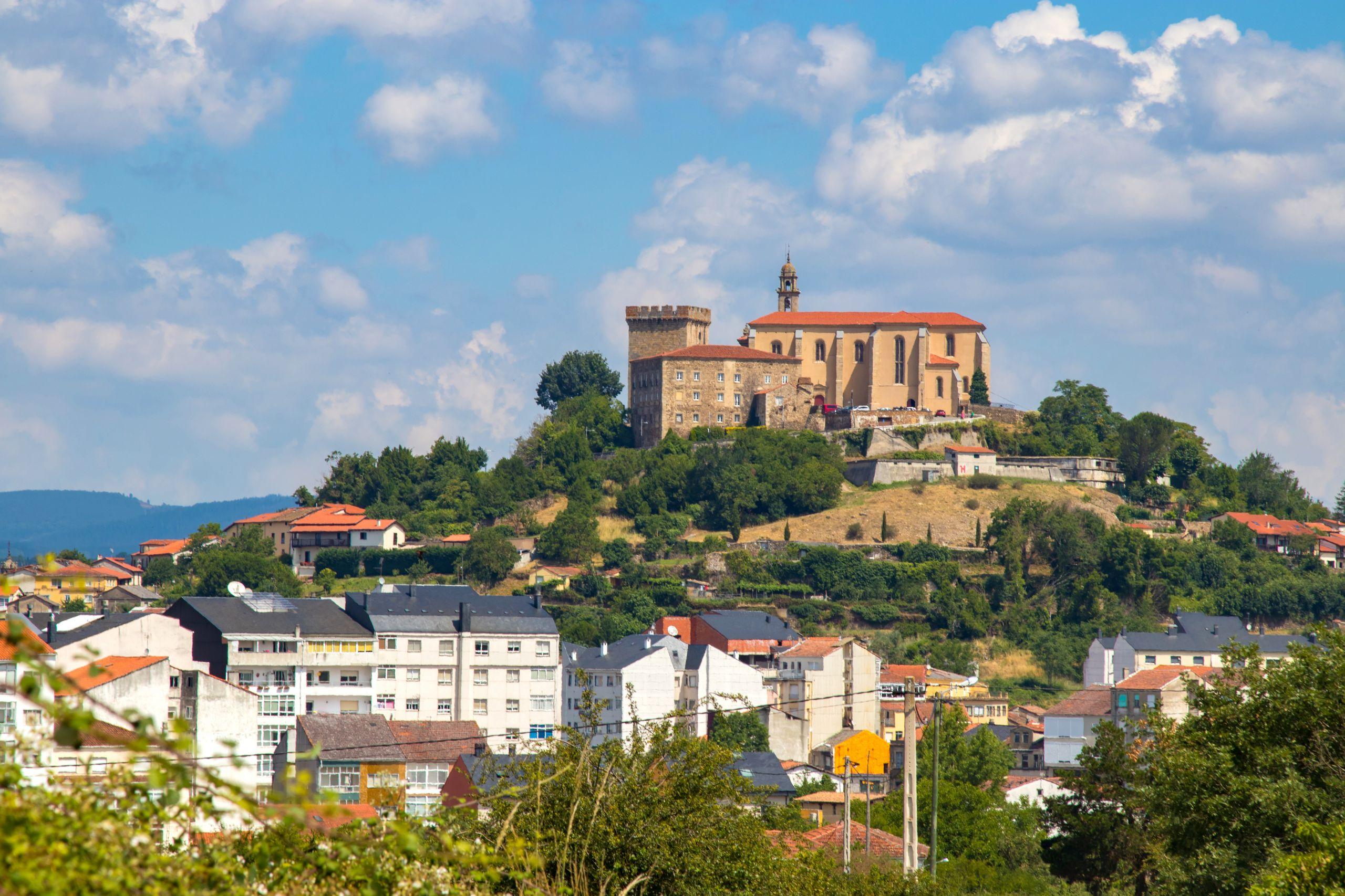 Panorámica de Monforte de Lemos, Lugo. Foto: Shutterstock