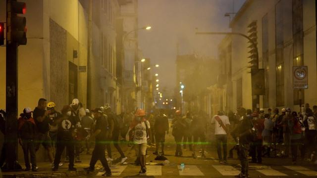Manifestantes en las calles de Lima, Perú.