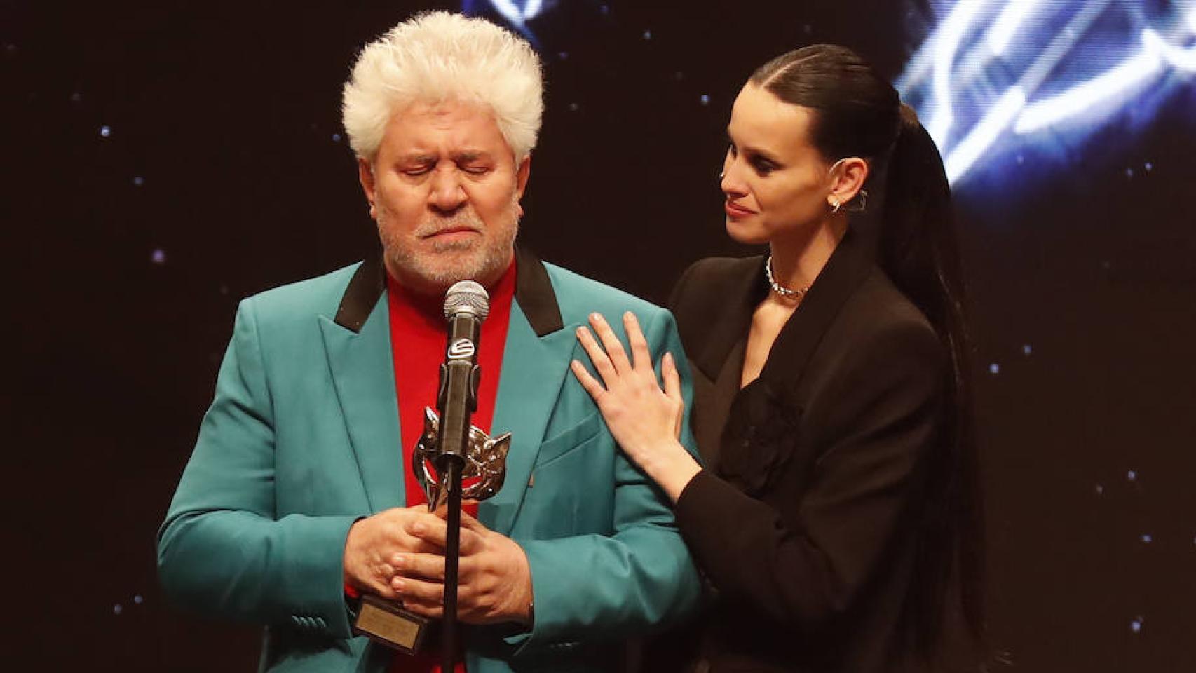 Pedro Almodóvar recoge emocionado el Premio Feroz de Honor 2023 en la gala del pasado sábado en Toledo.