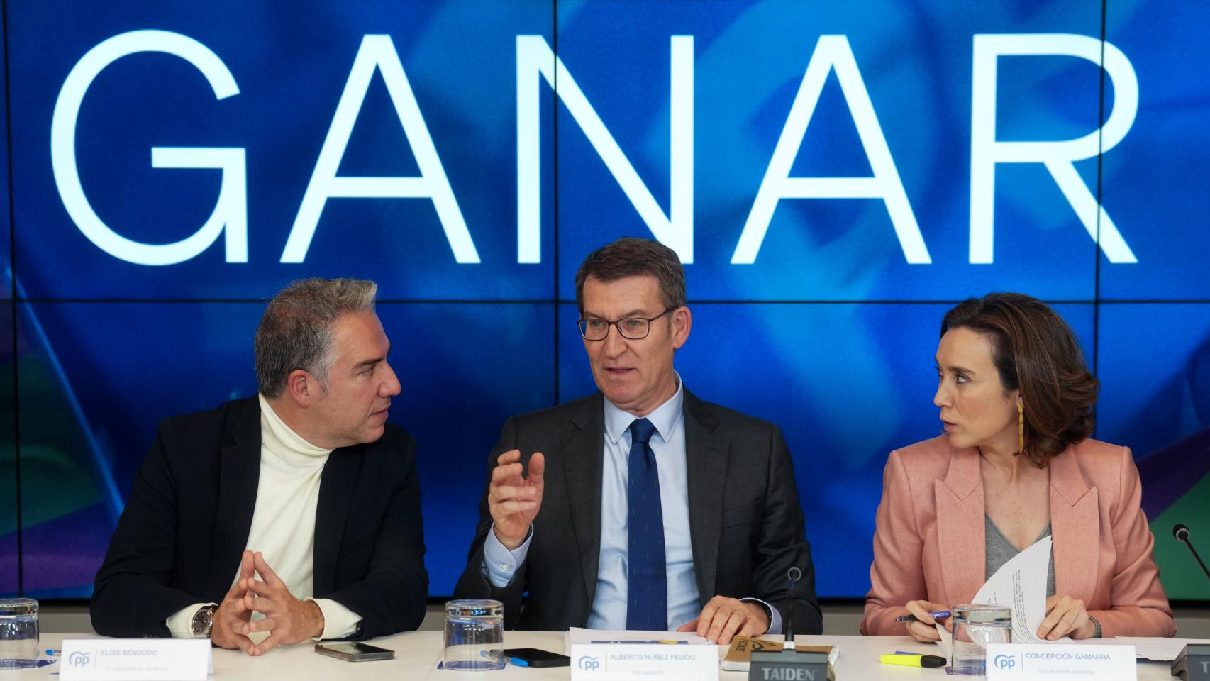 Alberto Núñez Feijóo junto a Elías Bendodo y Cuca Gamarra durante el Comité Ejecutivo Nacional.
