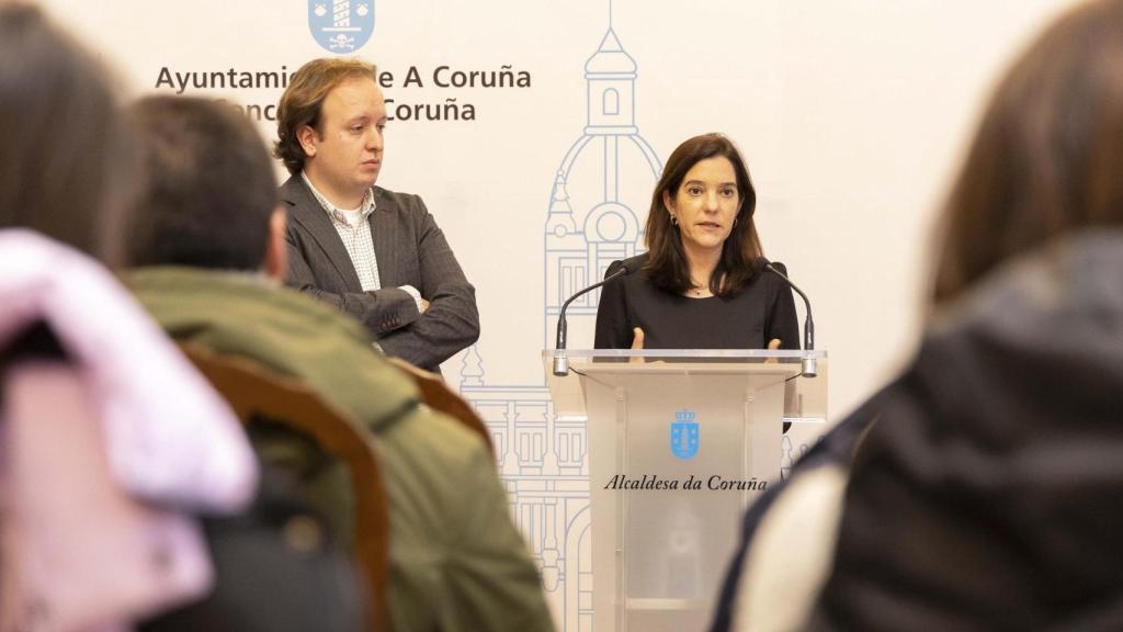 La alcaldesa Inés Rey en rueda de prensa.