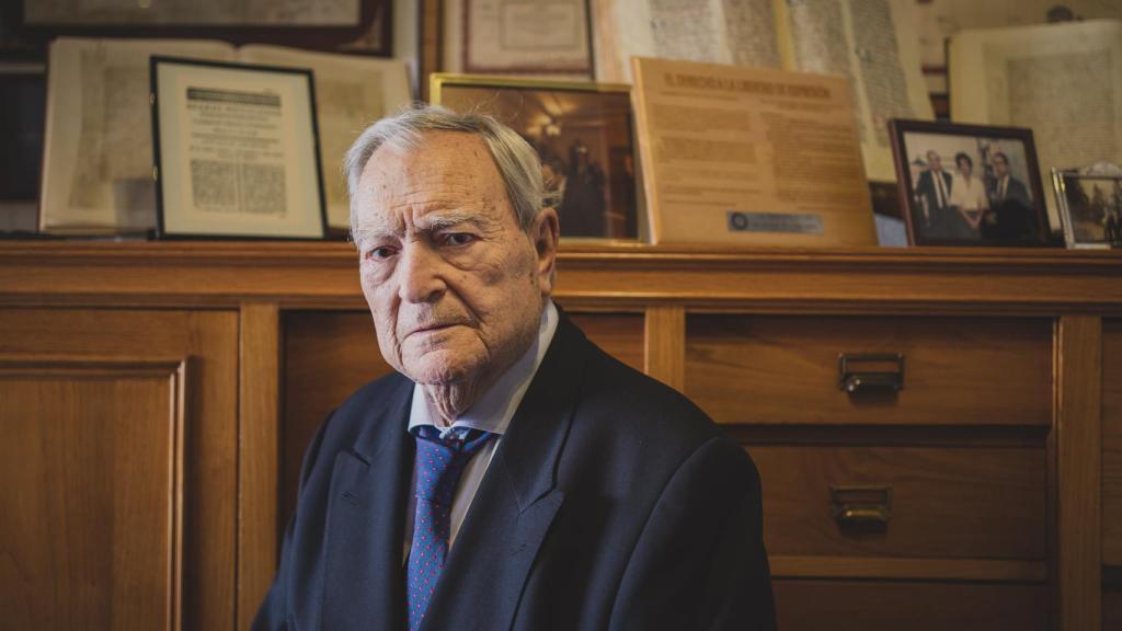 De la Viuda ha mandado en RTVE, en Pueblo, en Antena 3... Fundó esta última cadena con Martín Ferrand.