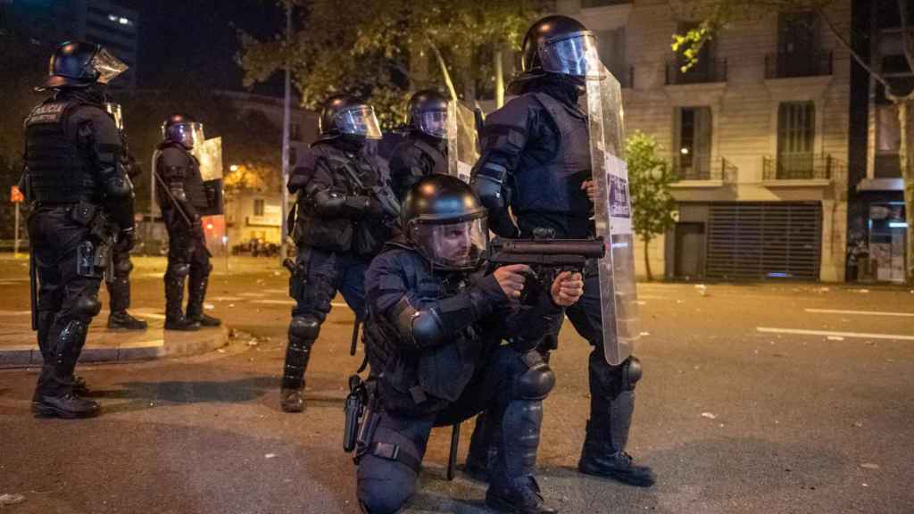 Mossos d’Esquadra en Barcelona durante las protestas  de octubre de 2019.