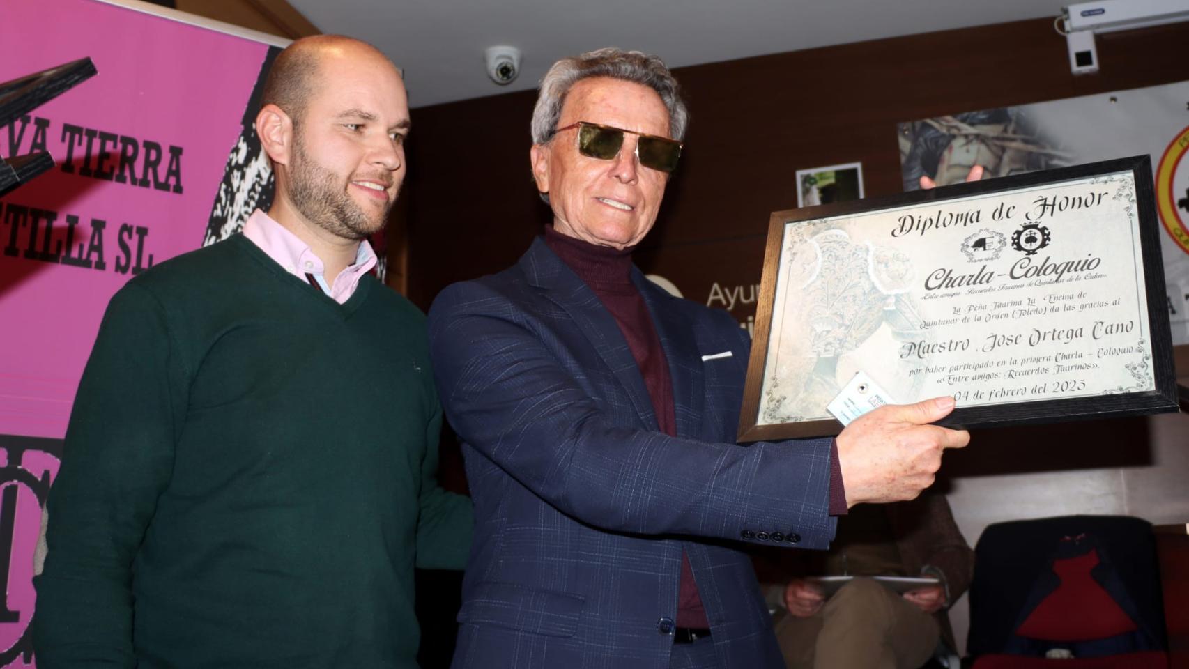 Imágenes del día: Ortega Cano visita un pueblo de Toledo para hablar sobre toros