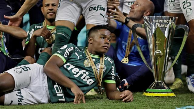 Endrick celebra la Supercopa de Brasil ganada con Palmeiras