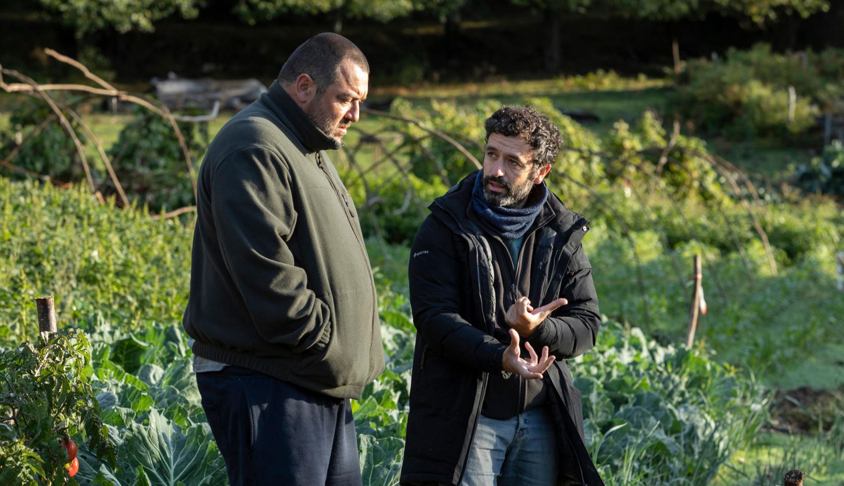 Denis Menochet y Rodrigo Sorogoyen en el rodaje de 'As bestas'. Foto: Lucía Faraig