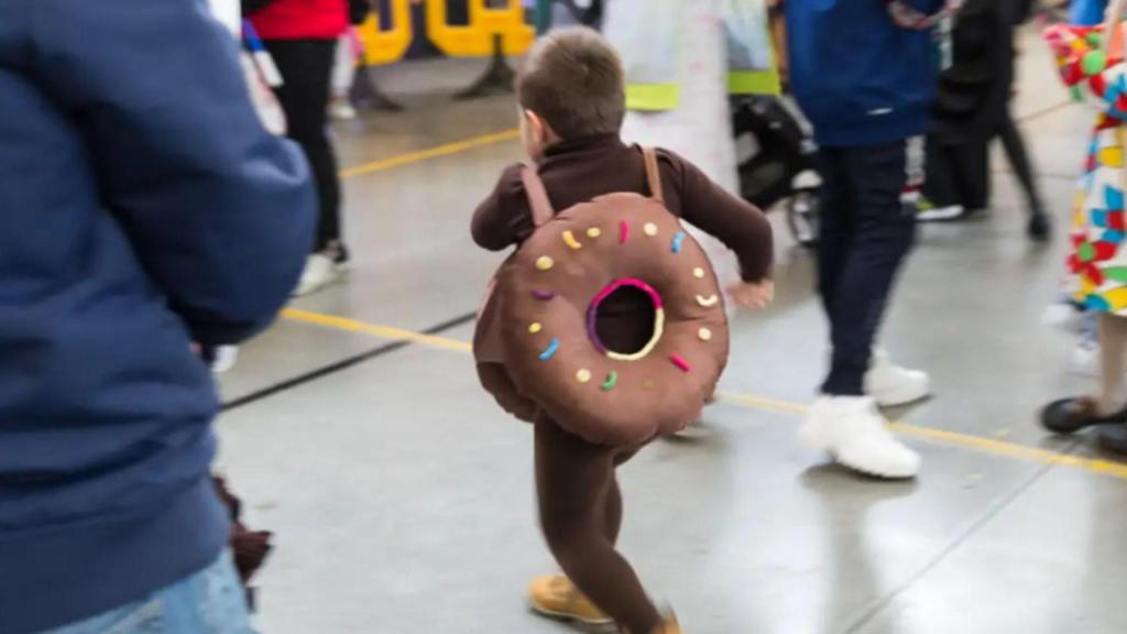 Imagen de archivo de un niño disfrazado.