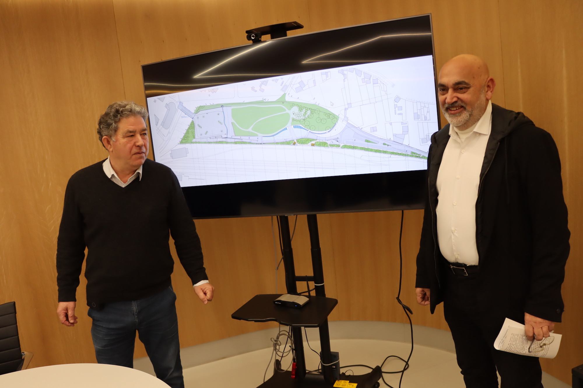 Lores y Tino Fernández durante la presentación del proyecto.