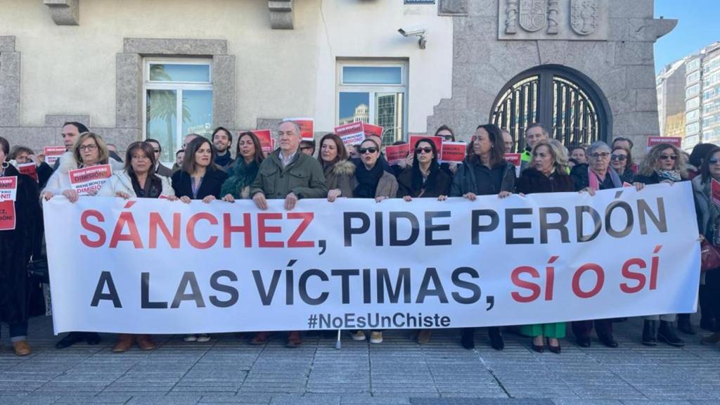 Protesta del PP de A Coruña ante la Delegación del Gobierno.