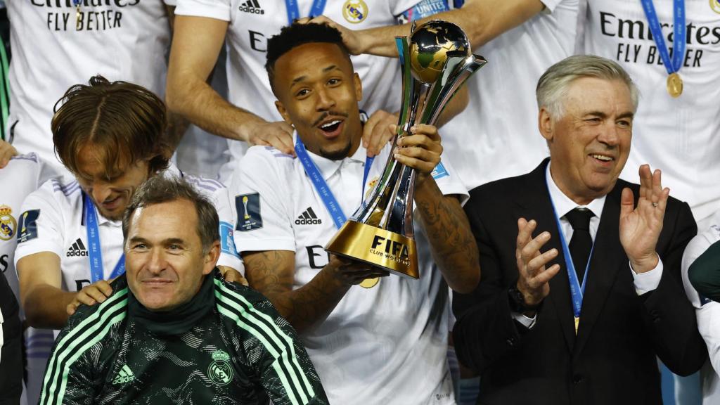 Ancelotti, junto a Militao y Modric en la celebración del Mundial de Clubes