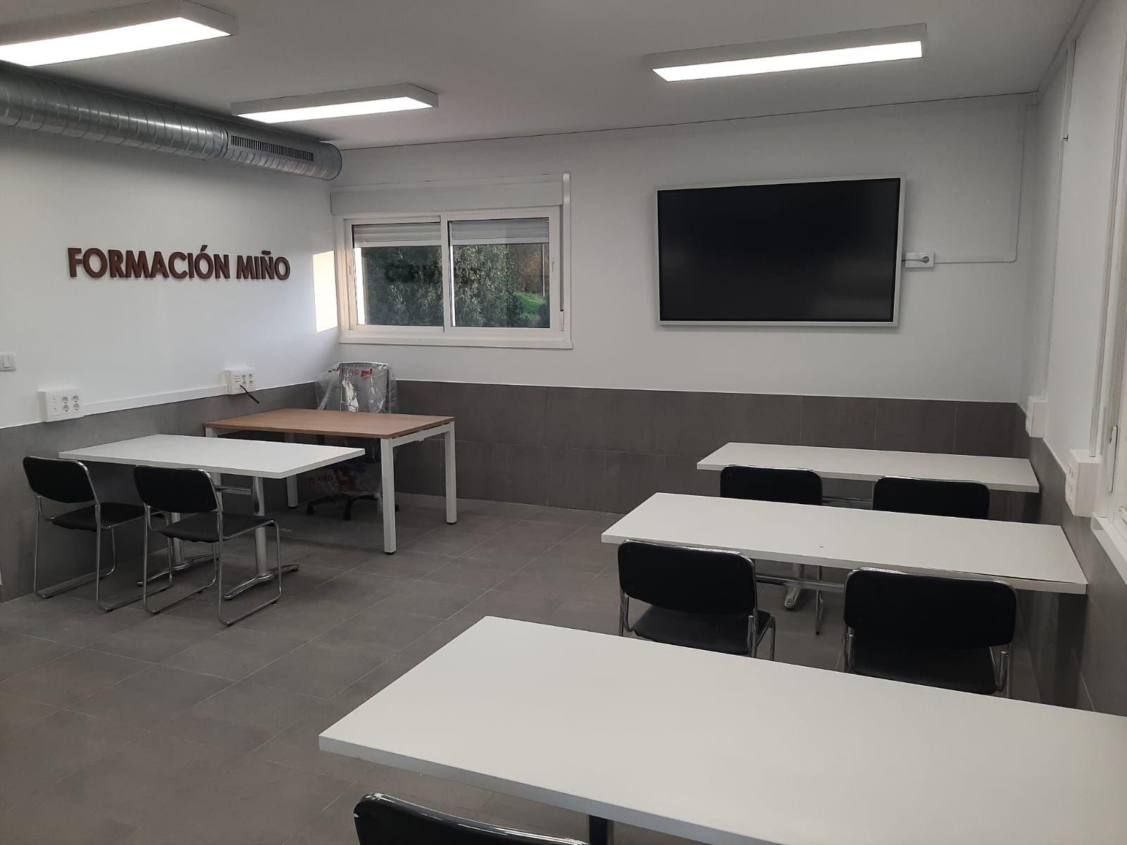 Interior del coworking Casa dos Pescadores de Miño (Concello de Miño).