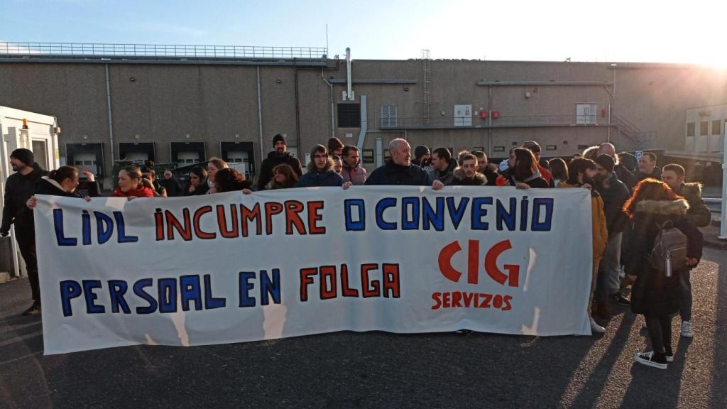 Una de las concentraciones realizadas ante las instalaciones de Lidl en Río do Pozo