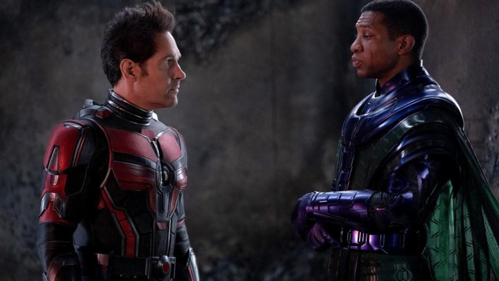 Paul Rudd y Jonathan Majors como Ant-Man y Kang el Conquistador en 'Ant-Man y la Avispa: Quantumanía'.