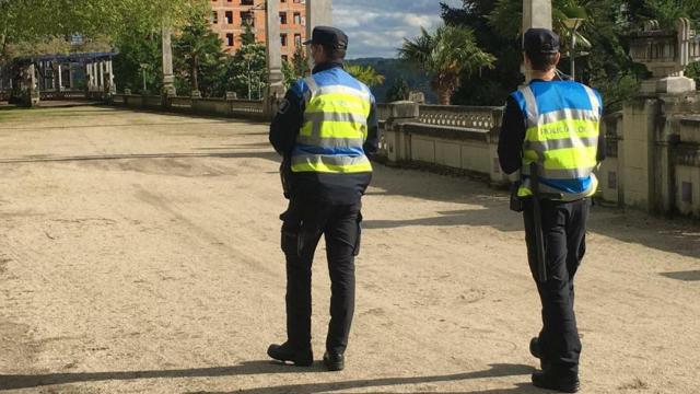Detenido en Lugo por golpear a su pareja contra el volante del coche y arrastrarla por la calle