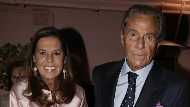 El célebre y malogrado actor Arturo Fernández junto a su mujer, Carmen Quesada, en un acto público en octubre de 2017, en Madrid.