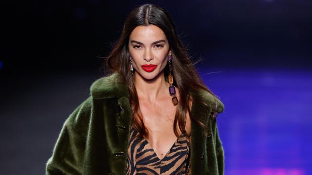 Joana Sanz, mujer de Dani Alves, desfilando este sábado en la Mercedes-Benz Fashion Week Madrid.