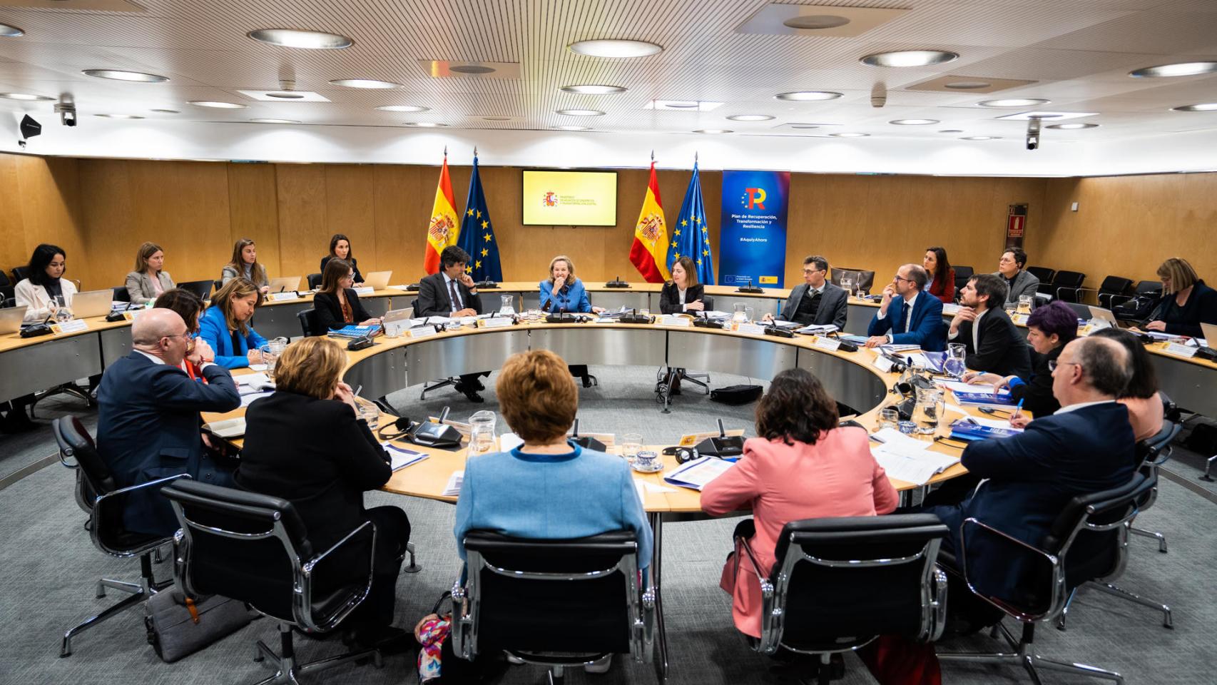 Imagen de la reunión mantenida ayer entre el Ministerio de Economía y la Comisión de Control Presupuestario.