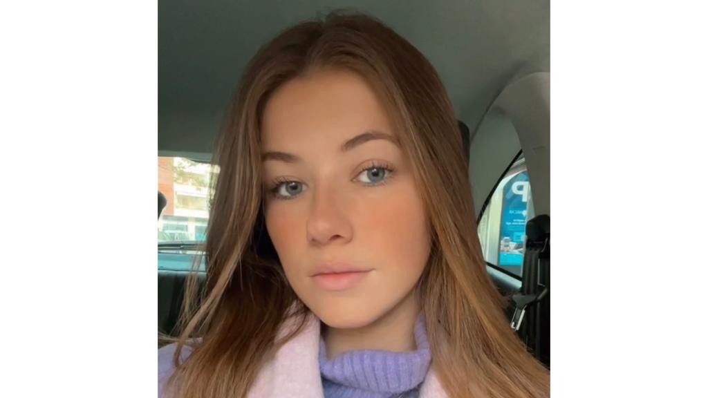 Marta Fernández trabaja como chica imagen.